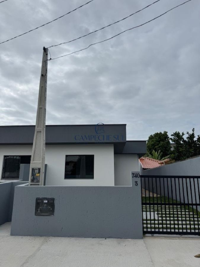 Casa para Venda, Florianópolis / SC, bairro Campeche, 2 dormitórios, sendo 1 suíte, 2 banheiros, 2 vagas de garagem, área construída 70,00 m², terreno 120,00 m²