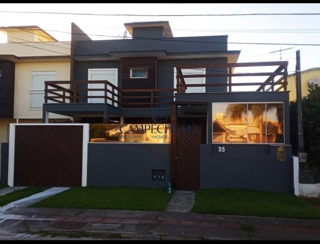 Sobrado para Venda, Florianópolis / SC, bairro Campeche, 3 dormitórios, sendo 1 suíte, 2 banheiros, 1 vaga de garagem, área construída 143,00 m², área útil 153,00 m²